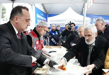 Başkan Besim Dutlulu Binlerce Manisalıyla İftar Sofrasında Buluştu