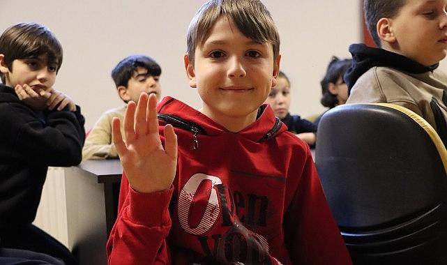 Maltepe Belediyesi'nden Çocuklara Planetaryum Deneyimi