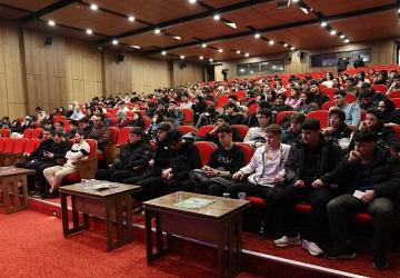 Bağcılar'da iş arayanlar ile iş verenler “Kariyer Buluşmaları"nda bir araya geldi