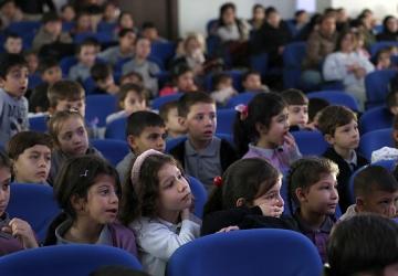 Yenipazar'da Çocuklar Başkan Çerçioğlu'nun Çalışmaları ile Tiyatroyla Buluştu