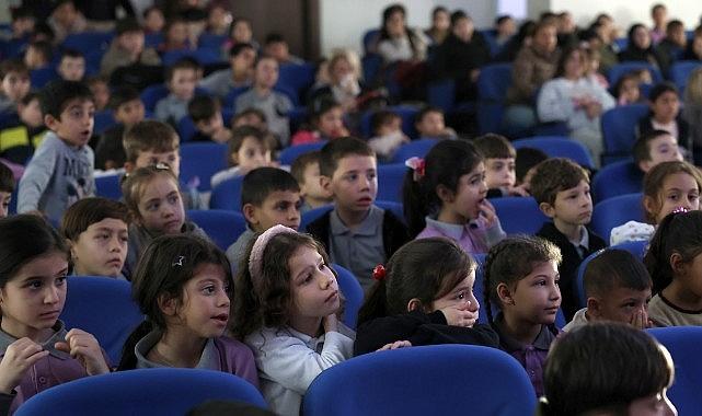 Yenipazar'da Çocuklar Başkan Çerçioğlu'nun Çalışmaları ile Tiyatroyla Buluştu