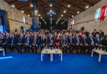 “Gururla, umutla ve kararlılıkla İzmir'in geleceğini inşa ediyoruz"