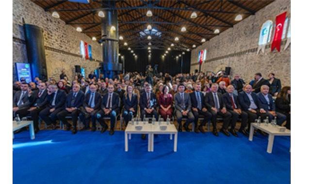 “Gururla, umutla ve kararlılıkla İzmir'in geleceğini inşa ediyoruz"