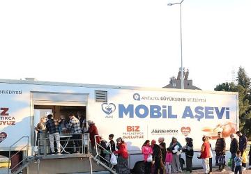 Büyükşehir'in geleneksel iftar ikramı sürüyor