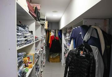 Buca'da giysi kumbaraları ile dayanışma büyüyor