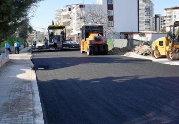 Yeni Mahalle’de asfalt serim çalışmalarına başlandı