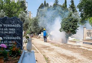 Büyükşehir'den toplu kullanım alanlarına ilaçlama çalışması