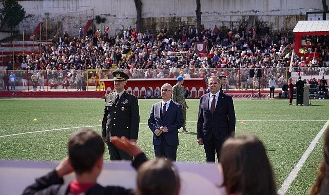 Ayvalık'ta 23 Nisan Coşkusu