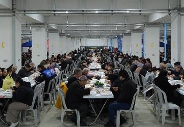 Başkan Çerçioğlu Aydın'ın dört bir yanında vatandaşları iftar sofraları ile buluşturuyor