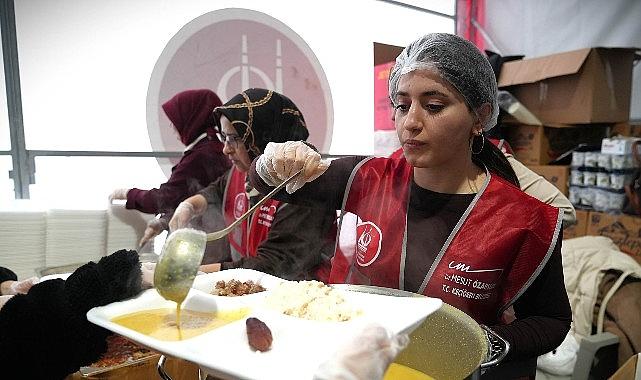 Keçiören Belediyesi'nden Sıcak Yemek ve Ramazan Kumanyası İkramı