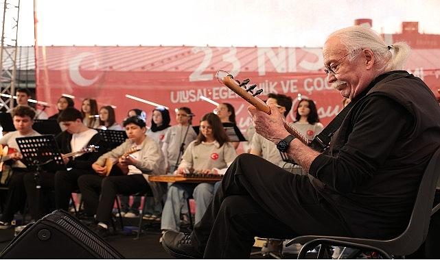 Usta Sanatçı Cahit Berkay Gençlerle Aynı Sahneyi Paylaştı