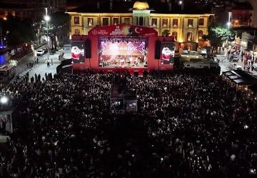 Cumhuriyet Meydanı'nda Kibariye Fırtınası Esti