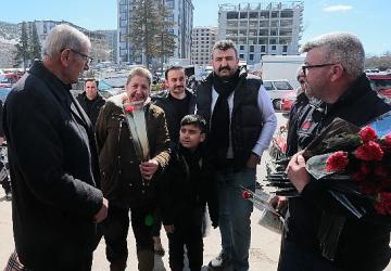 Nevşehir Belediyesi, Kadınlar Günü'nde 5 bin çiçek dağıttı