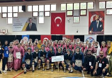İnegöl Belediyesi Halk Dansları Bölge Finallerinde 3'te 3 Yaptı
