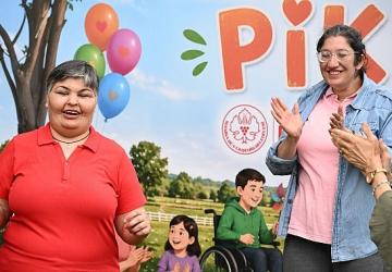 Yağmur Gülümsemeye Engel Olamadı