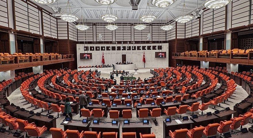 TBMM'ye gönderilen dilekçeler şaşırttı: Fay hatları patlatılsın, 50 yaş üstüne sosyal medya yasaklansın!