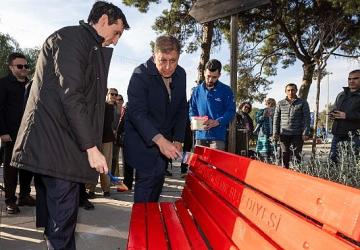 İzmir'den şiddete karşı güçlü mesaj: Kırmızı bank