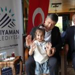 Başkan Tutdere vatandaşlarla bayramlaştı: Çocuklardan yoğun ilgi - Videolu Haber