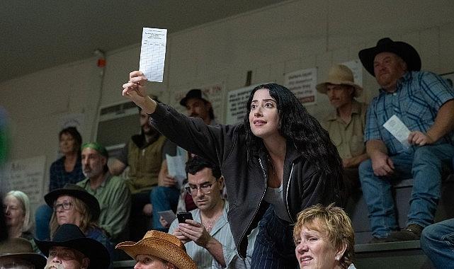 Netflix, Dan Levy İmzalı ve Oyuncu Kadrosunda Boran Kuzum'un da Yer Aldığı 'Big Mistakes'in Resmi Fragmanını Paylaştı