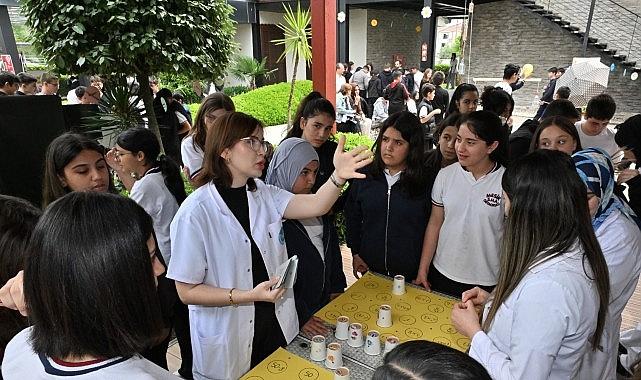 Manisa'da Öğrenciler Bahar Şenliği ile Geleceğe Çiçek Açtı