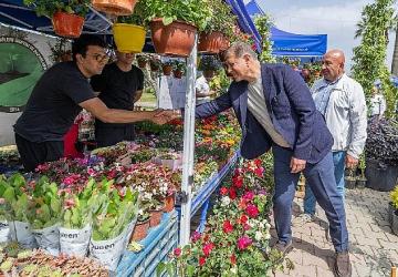 Çiçek gibi İzmir