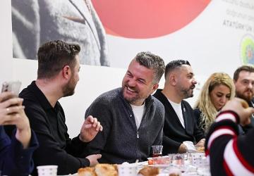 Başkan Görkem Duman Kozağaç'ta sahur sofrasında