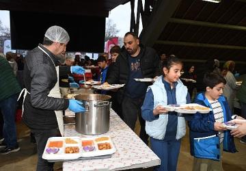 Osmangazi Belediyesi 1050 Konutlar'da Birlik Sofrası Kurdu