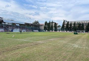 İlçe stadı zemininde bakım çalışmaları