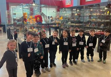 Kreş öğrencileri, dinozor ve oyuncak müzesini ziyaret etti