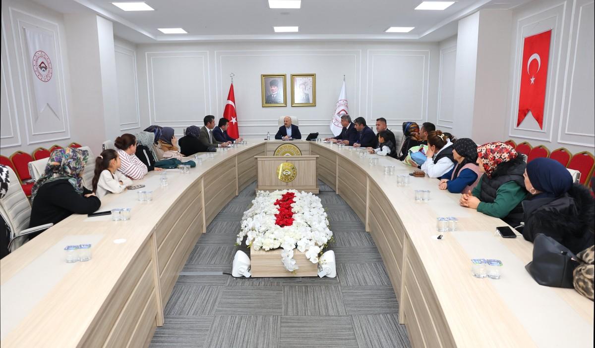 İş arayan vatandaşlar Vali Osman Varol ile görüştü