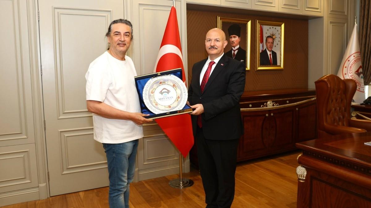 Sanatçı Çelik’ten Adıyaman’da bayram dayanışması - Videolu Haber