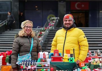 Buca'da yeni yıl pazarına büyük ilgi
