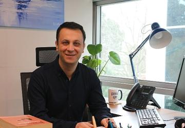 “Günde en az üç kez sarılın!"
