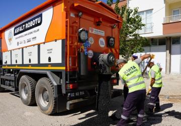 Kahta Belediyesi araç filosunu asfalt yama robotuyla güçlendirdi