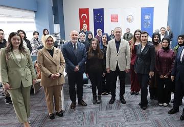 Gençler İçin Dijital Gençlik Merkezi Açıldı…