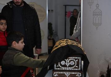 Kartepe'de Mukaddes Emanetlere Yoğun İlgi