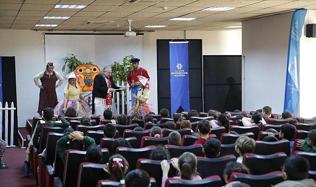 Başkan Çerçioğlu Köşk'te Minikleri Tiyatroyla Buluşturdu