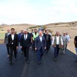 ADIYAMAN (PERRE) - Şeriban ÖZÇAKMAK - Adıyaman İl Özel İdaresi, kırsalda ulaşım kalitesini artırmak amacıyla ilk kez Bitümlü Sıcak Karışım (BSK) asfalt çalışmalarına başladı.