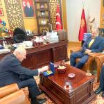 ANKARA (PHA) - Gülbahar SÜNGÜ - Şanlıurfa Büyükşehir Belediye Başkanı Mehmet Kasım Gülpınar’ın, MHP Genel Başkanı Devlet Bahçeli’yi ziyaret etmesi siyaset kulislerinde yeni bir tartışmanın fitilini ateşledi.