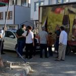 ADIYAMAN (PHA) - Gülbahar SÜNGÜ - Adıyaman Merkezde meşrubat yüklü bir kamyon ile otomobilin çarpıştığı trafik kazasında şans eseri yaralanan olmazken, araçlarda maddi hasar meydana geldi.