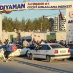 ADIYAMAN (PHA) - Mustafa TEKİN - Adıyaman Altınşehir Mahallesi’nde bulunan K-1 Konteyner Kent yerleşkesinde su kesintileri nedeniyle barınan depremzedeler bugün protesto eylemi düzenledi.