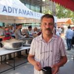ADIYAMAN (PHA) - Adıyaman Belediyesi, birlik, beraberlik ve paylaşmanın sembolü olan Muharrem Ayı dolayısıyla 4 farklı noktada 6 bin kişiye aşure ikramında bulundu.