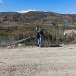 ADIYAMAN (PERRE) - Şeriban ÖZÇAKMAK - Adıyaman'ın Gölbaşı ilçesinde yaz aylarında sivrisinek ve haşere oluşumunun önüne geçmek amacıyla dere yatakları, su birikintileri ve sulak alanlarda larva ilaçlama çalışmaları aralı...