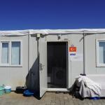 ADIYAMAN (PHA) - 6 Şubat 2023 depremlerinde enkazdan sağ kurtulan ve yüzde 86 engelli raporu bulunan 63 yaşındaki Rahime Karabiber, Adıyaman’daki K-2 konteyner kentte yaşadığı sağlık ve barınma sorunlarını anlatarak yetk...