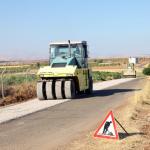 ADIYAMAN (PHA) - Adıyaman İl Özel İdaresi, 2025 yılı yatırım programı kapsamında kırsal bölgelerde ulaşım altyapısını güçlendirme çalışmalarına hız kesmeden devam ediyor.