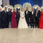 ADIYAMAN (PHA) - Adıyaman’da önceki dönem AK Parti İl Başkanı Mehmet Dağtekin’in evladı Bilal ile Karaca ailesinin kızı Meryem Sümeyye, görkemli bir düğün töreniyle dünya evine girdi.