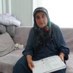 ADIYAMAN (PHA) - 6 Şubat 2023 depremlerinde enkazdan sağ kurtulan ve yüzde 86 engelli raporu bulunan 63 yaşındaki Rahime Karabiber, Adıyaman’daki K-2 konteyner kentte yaşadığı sağlık ve barınma sorunlarını anlatarak yetk...