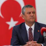 ANKARA (PHA) - Şeriban ÖZÇAKMAK - Cumhuriyet Halk Partisi (CHP) Genel Başkanı Özgür Özel, “Terörsüz Türkiye” süreci kapsamında Meclis’te kurulan Milli Dayanışma, Kardeşlik ve Demokrasi Komisyonu’nun üçüncü toplantısı önc...