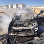 ADIYAMAN (PERRE) - Şeriban ÖZÇAKMAK - Adıyaman'ın Besni ilçesinde, Hastane Kavşağı - Üçgöz Köyü yolu üzerinde bir araçta çıkan yangın itfaiye ekipleri tarafından kontrol altına alındı.