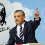 ANKARA (PHA) - Gülbahar SÜNGÜ - CHP lideri Özgür Özel, üç büyükşehir belediye başkanının gözaltına alınması sonrası olağanüstü toplanan MYK ardından yaptığı açıklamada iktidara sert sözlerle yüklendi.